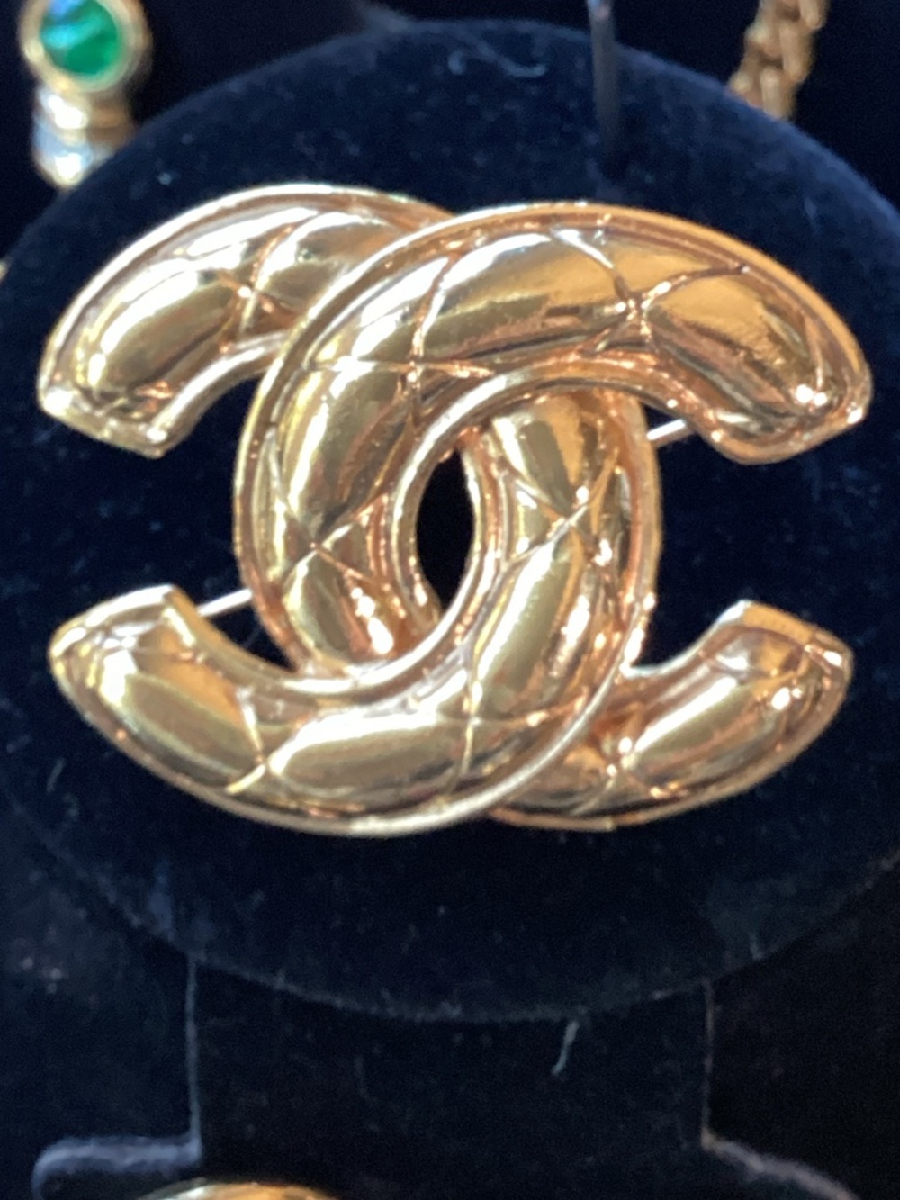 vintage Chanel brooch gold-plated Matelassé . - Picture 7 of 7